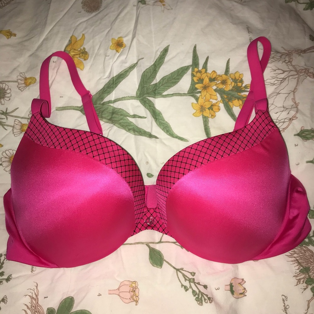 Hot pink Victoria’s Secret push up bra